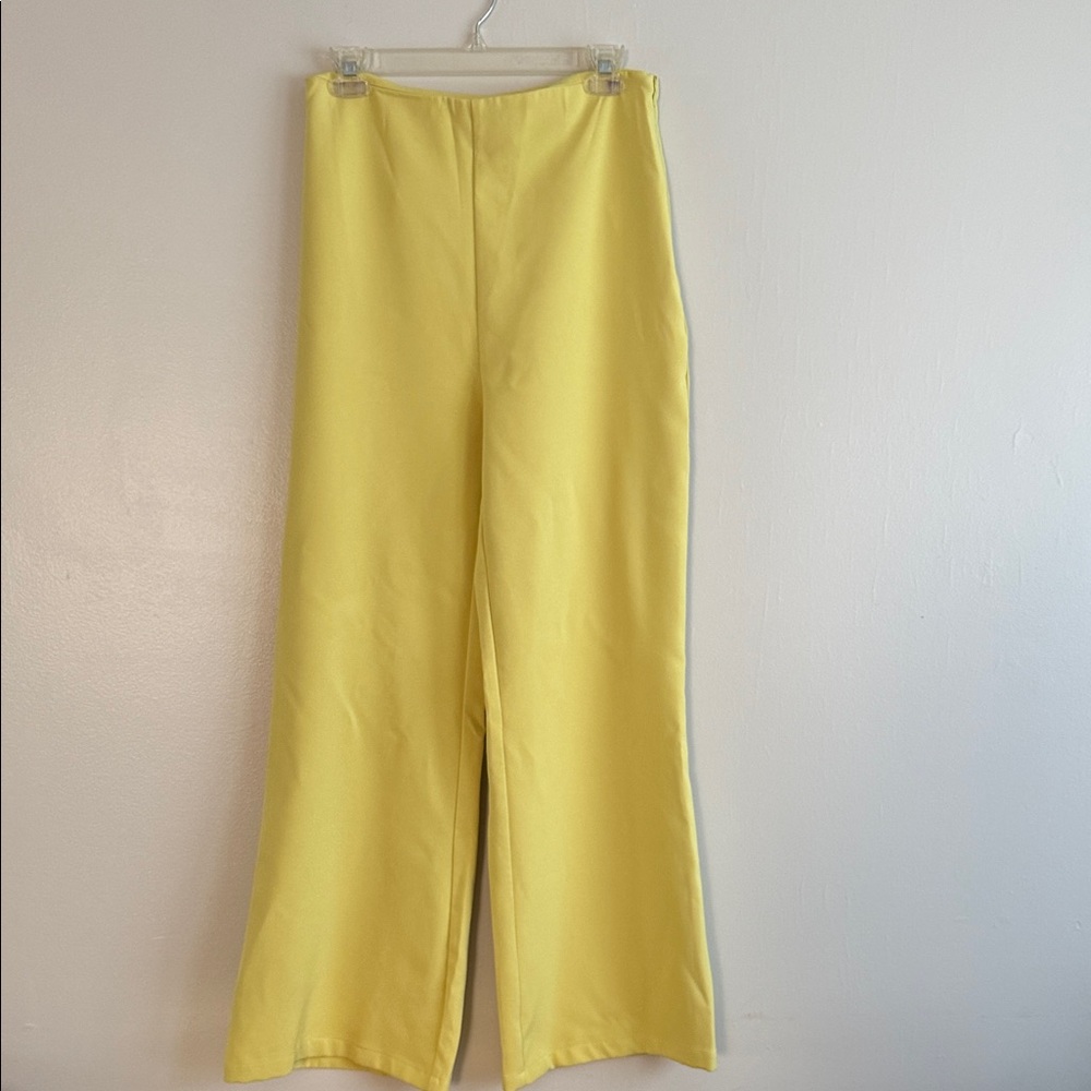 Very nice pants, size L, but I think they fit more like a M.